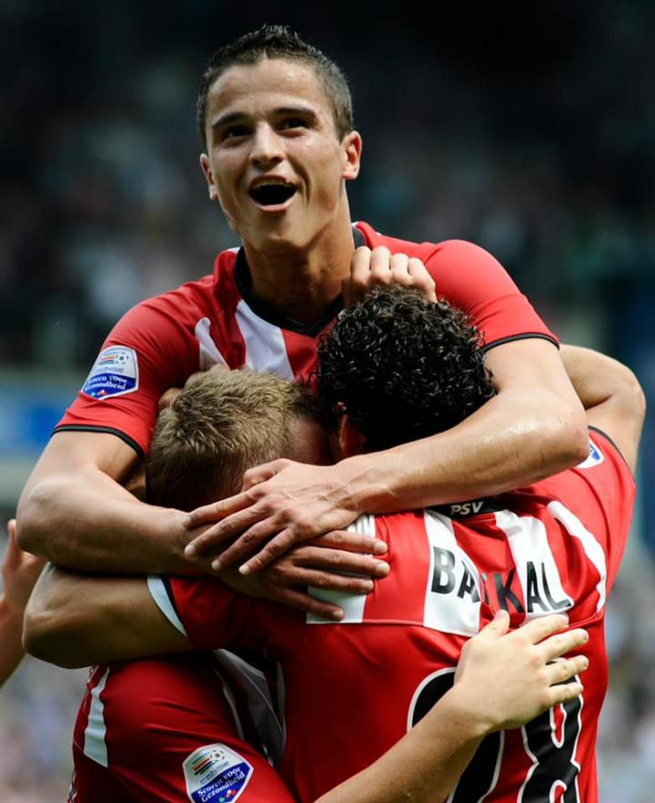 亚博体育- 转折点！埃因霍温队长鼓劲，德甲冲刺阶段攻防权衡，底气十足，临场指挥获称赞