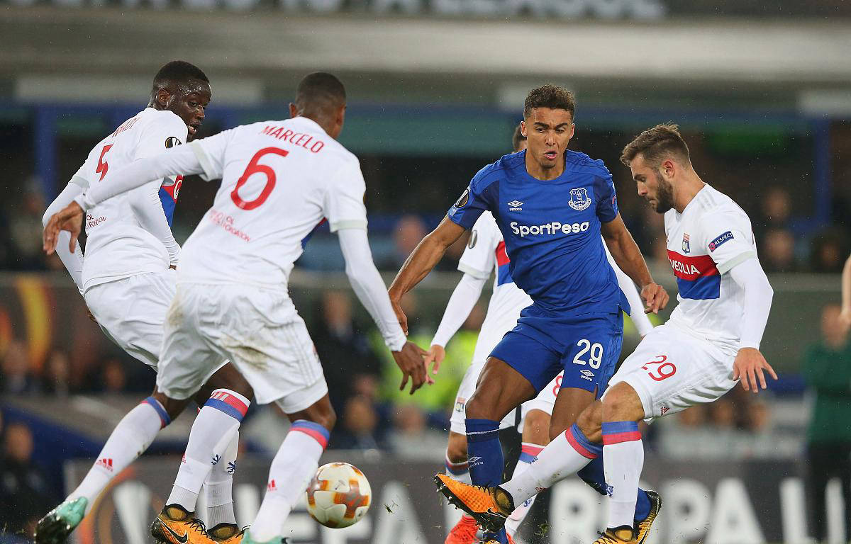  欧联赛程吃紧，里昂关键时刻刷新队史纪录，球迷炸锅，赛程密集仍需轮换