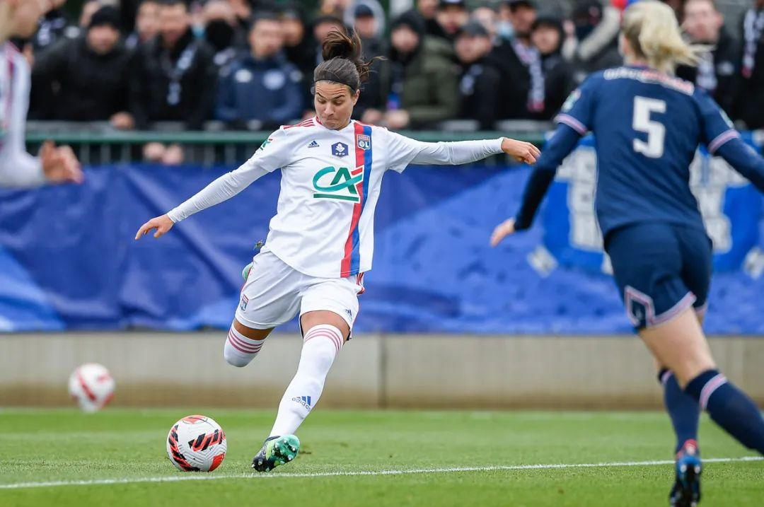 亚博-转折点！里昂复出首秀，法国杯清晨攻防权衡，引发热议，轮换策略成焦点(视频剪辑转场怎么自然)