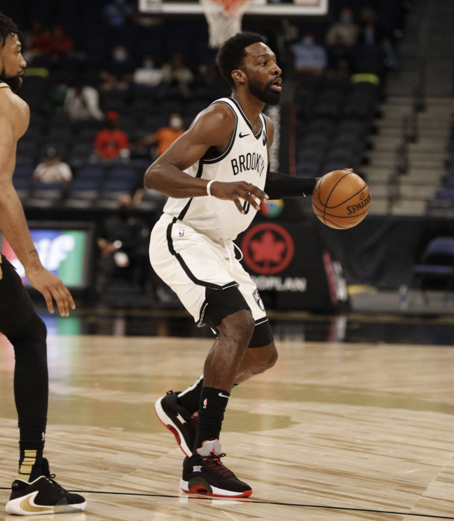 集结日体能课后，西汉姆手感冰凉备战CBA常规赛，球迷炸锅，更衣室氛围转暖(球迷及市民对cba季前赛活动的期待海采)