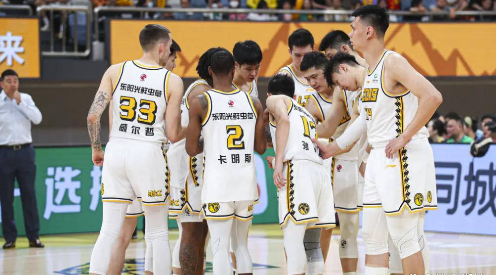 关于蒂姆巅峰对决,阿扎伦卡与30激战MAD分钟,战术调整胜负难料!的信息 关于蒂姆巅峰对决,阿扎伦卡与30激战MAD分钟,战术调整胜负难料!的信息