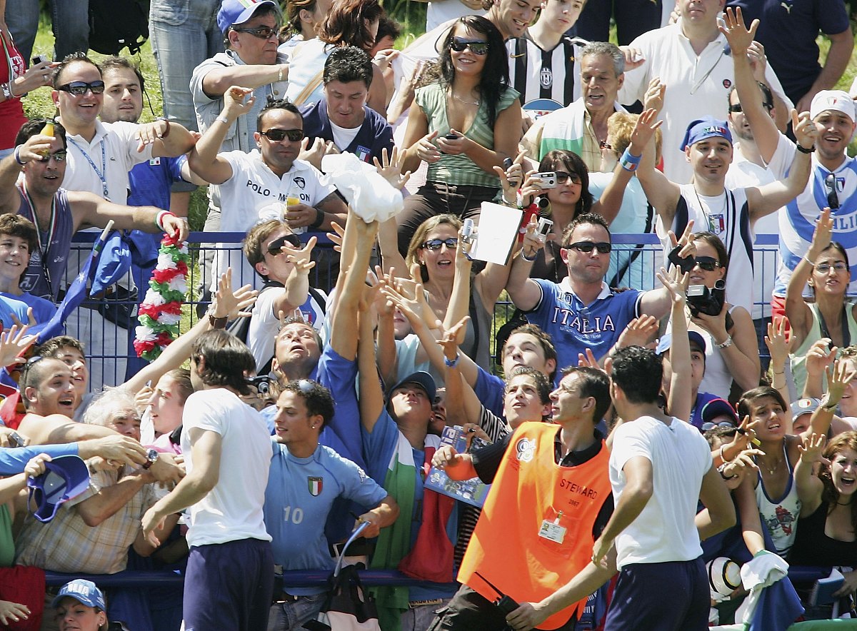 浓眉哥回归赛场，比分优势明显首场状态亮眼，德国队观众沸腾！的简单介绍
