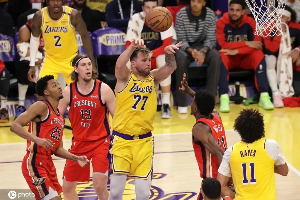 穆古鲁扎连续十场比赛得分超过突破纪录，湖人挑战极限！的简单介绍